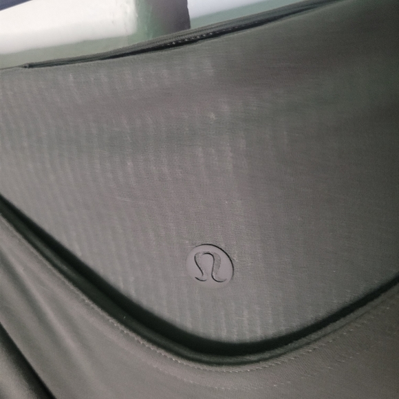 Lululemon Blissful Bend Super High-Rise Short 8" in Army Green Size 4 - Picture 8 of 11